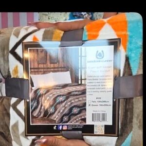 Western Linen Super Soft Fleece Blanket - Queen Size NWT